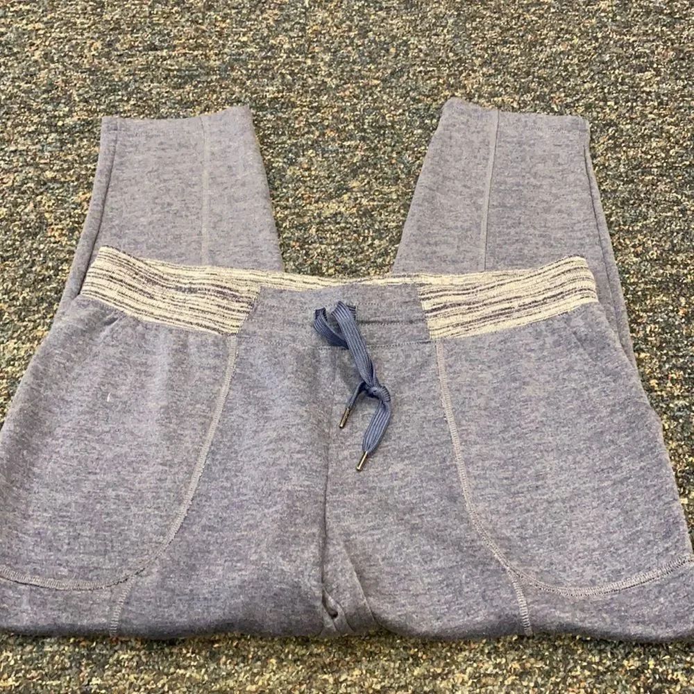St. John’s Bay Blue Capris sz. L